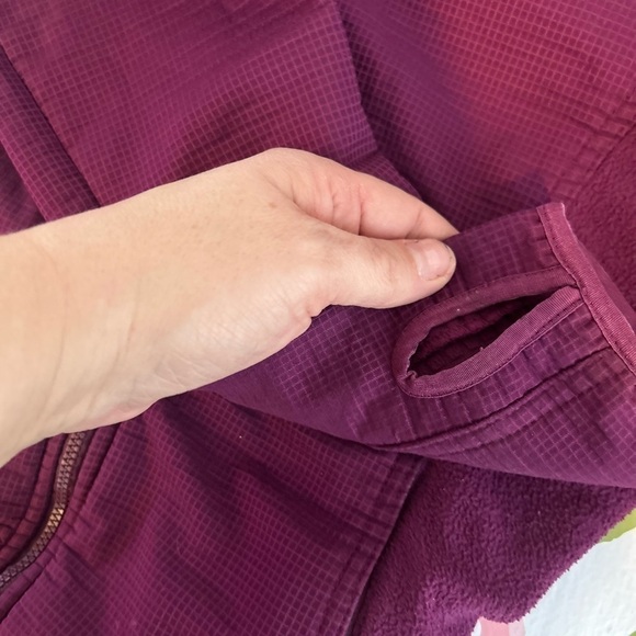 Nike Fit Thermal Full zip Athletic Jacket with finger holes - Picture 5 of 10